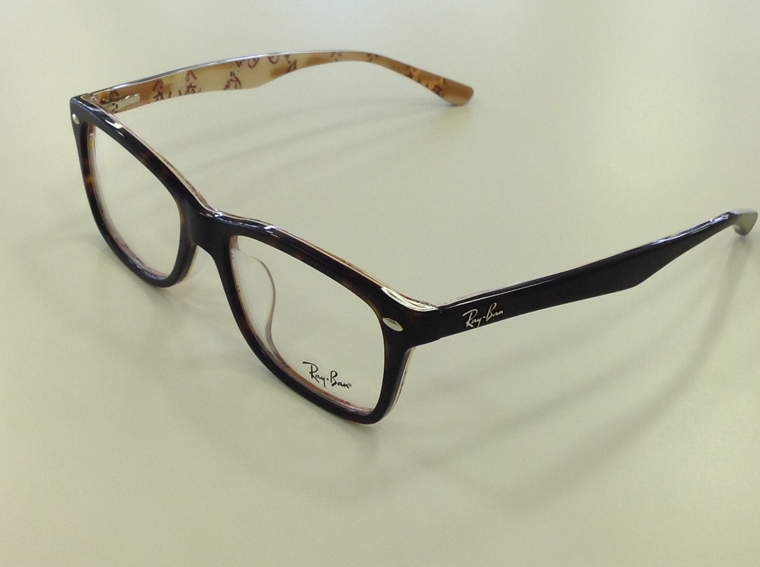 Ｒａｙ-Ｂａｎフレーム入荷しました。